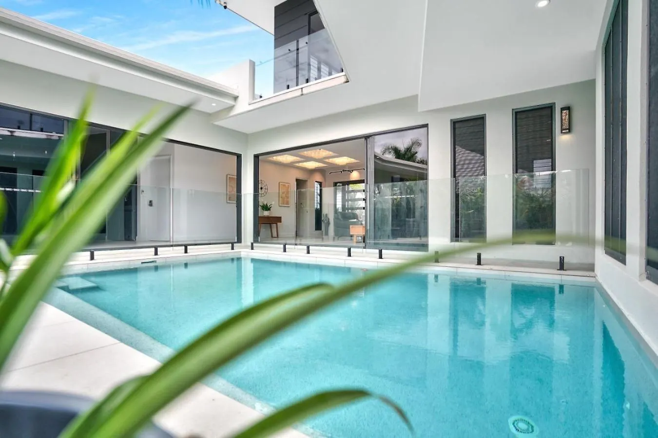 Miami At Argentina Palm Cove Villa Australia