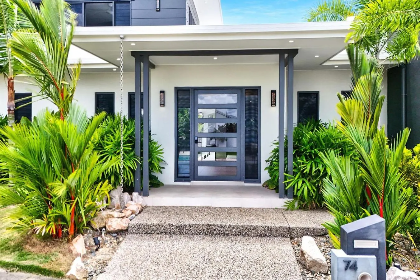 Holiday home Miami At Argentina Palm Cove Villa Australia