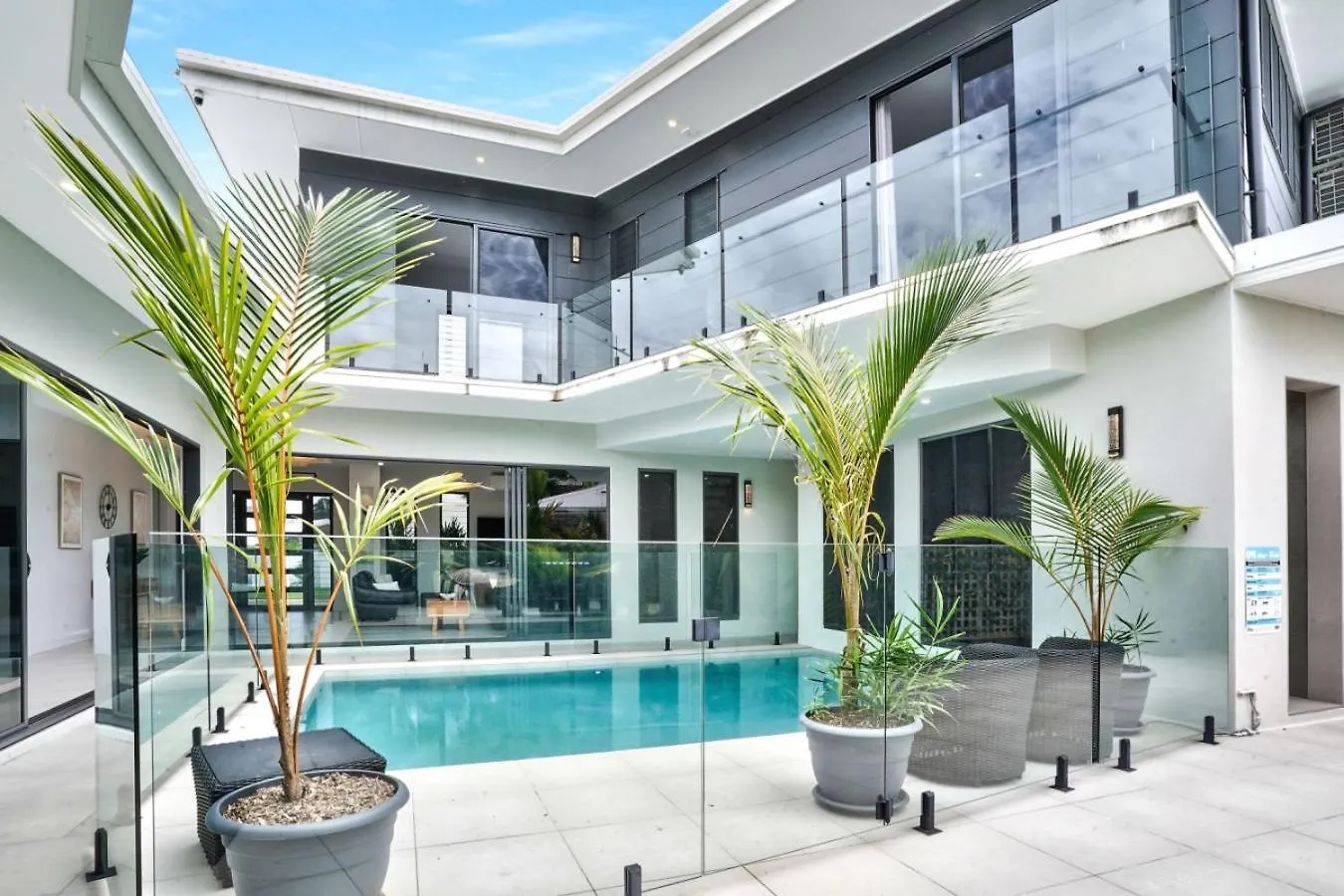 Miami At Argentina Palm Cove Villa Australia